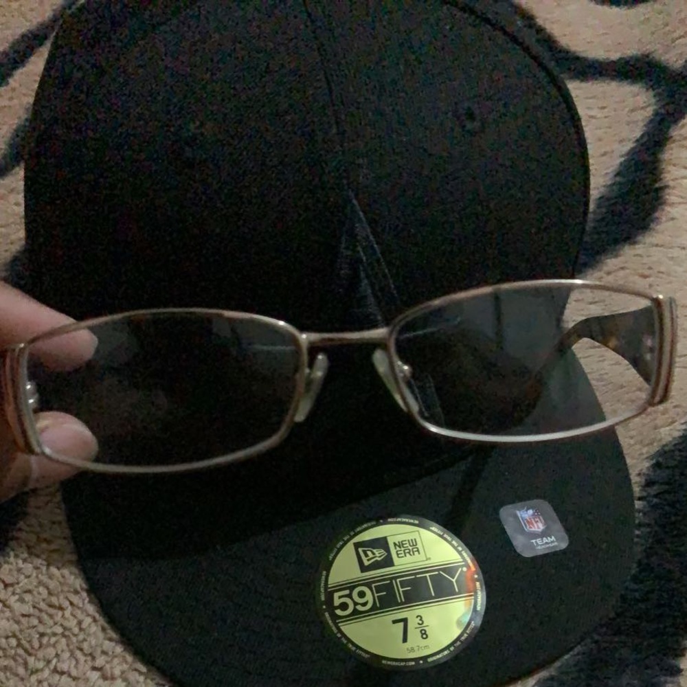 I’m selling my versace glasses comes with original case and no lenses